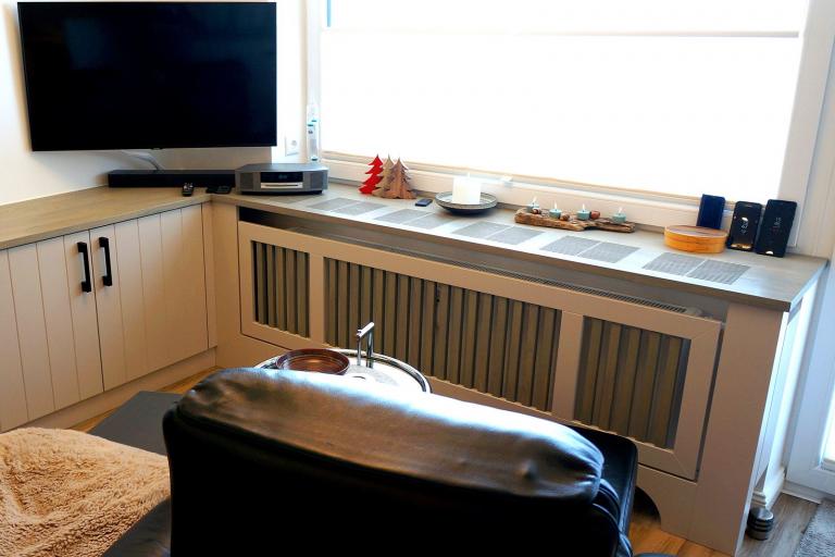 Transparente Heizkörper-Verkleidung unter Fensterbank